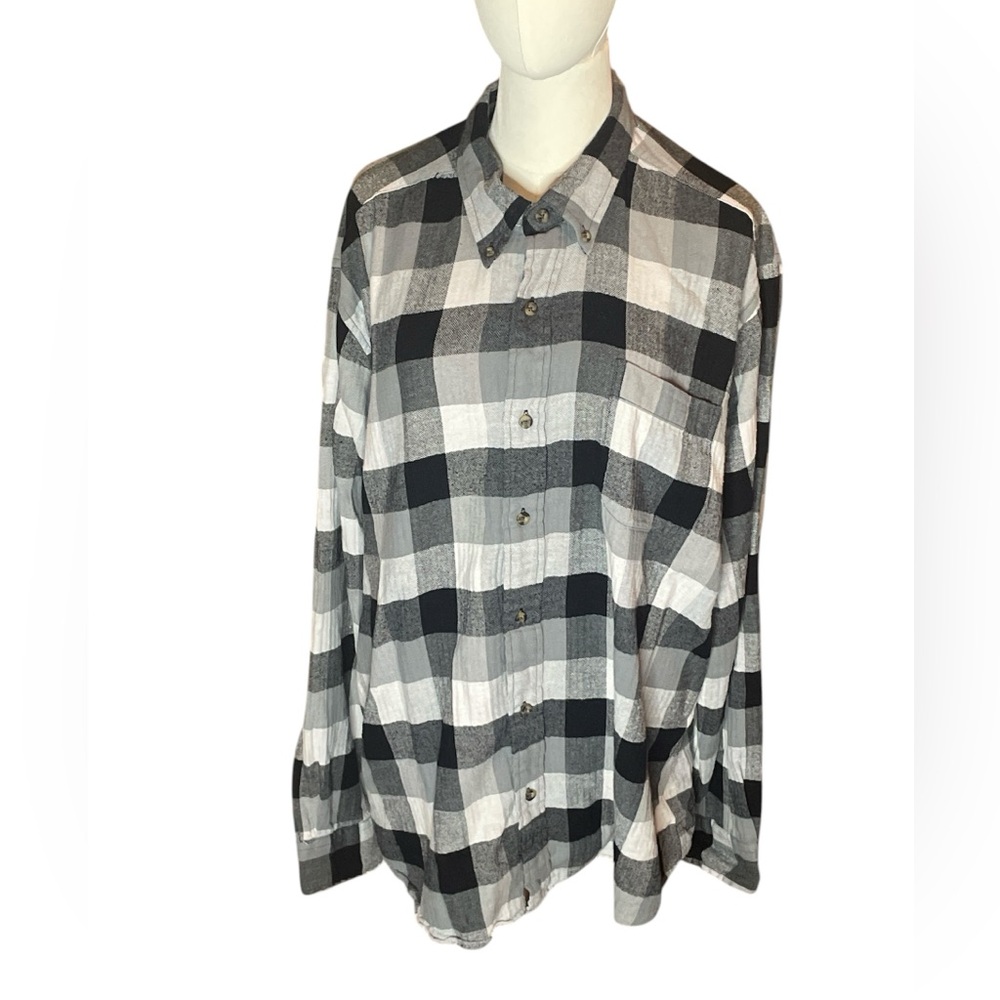 EUC Men Saddlebred Black and White Checkered Shirt